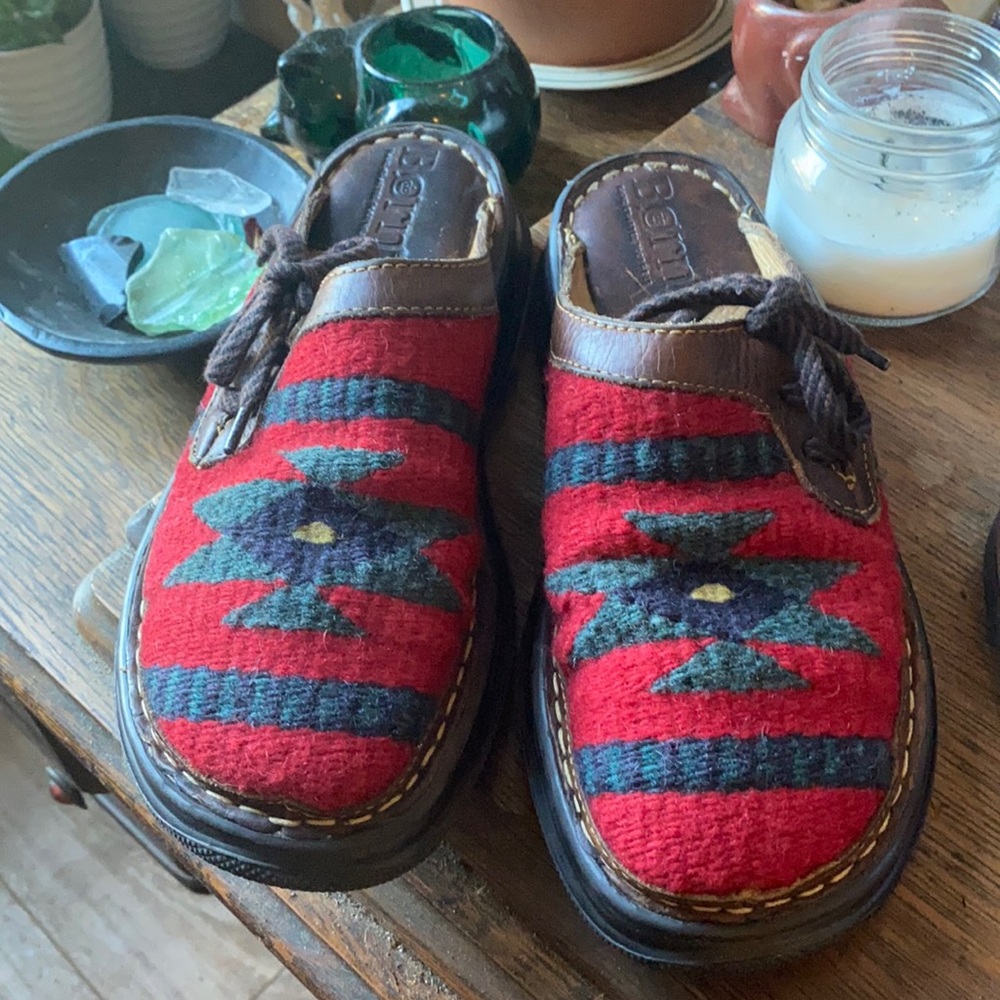 Born Red Wool Tizoc Aztec Clogs Mules Size 7